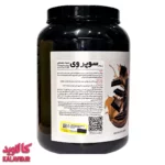 پودر سوپر وی خوراکی 1050 گرم با طعم شکلات ـ پی ان سی 3753 - نمای جانبی جعبه با برچسب "Grow Muscle/High Carb/High Recovery" و لوگوی کالاوید برای تأکید روی مزایای ریکاوری و انرژی - فروشگاه مکمل بدنسازی کالاوید